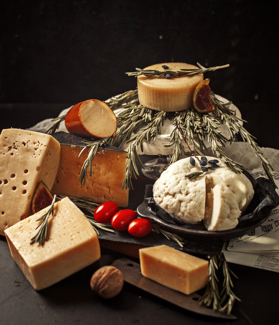 Сыр - отличный источник кальция и белка
