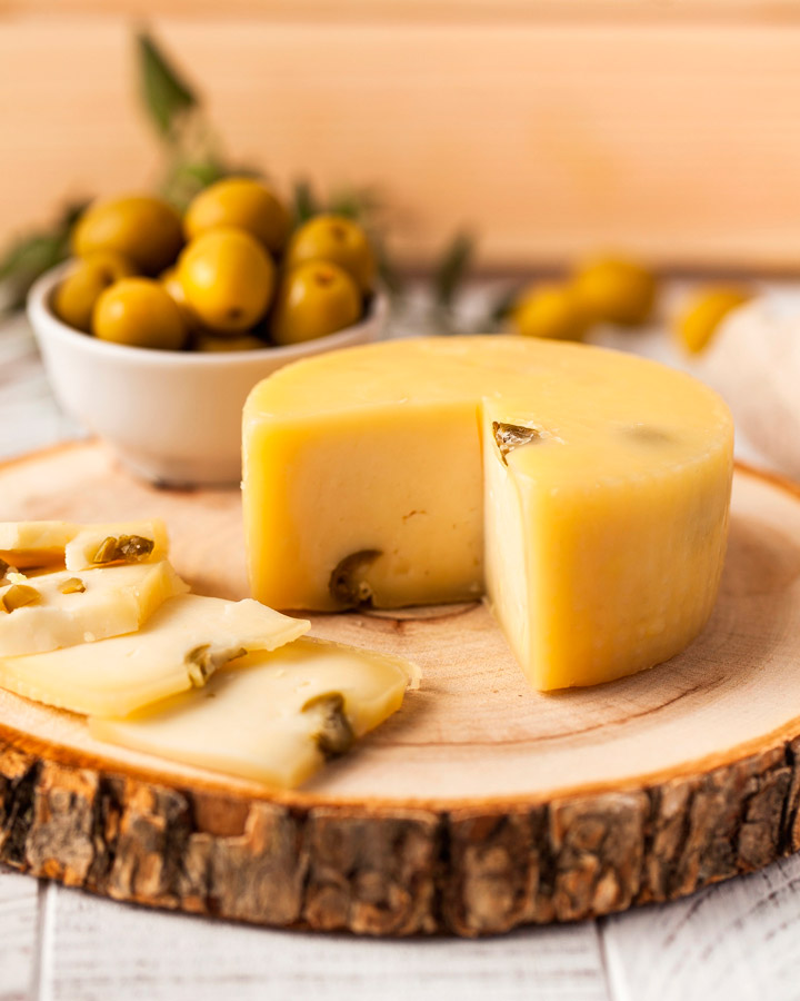 КАЧОТТА - уникальный полутвердый сыр, известный с IX века родом из солнечной Италии.